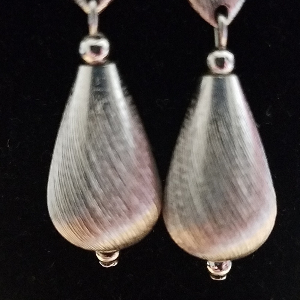 Elegant Sophisticated Sarah Conventry Silver Teardrop Clip-On Earrings - Picture 7 of 9